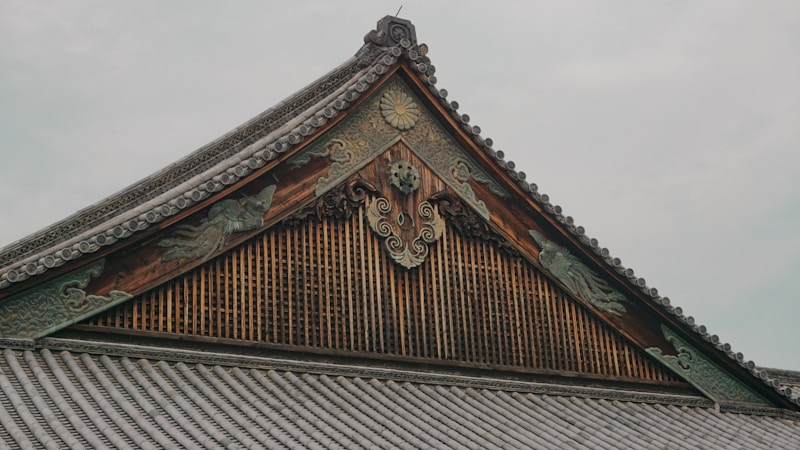 比叡山と菊の御紋の意味とは？寺紋との違いや由来をやさしく解説