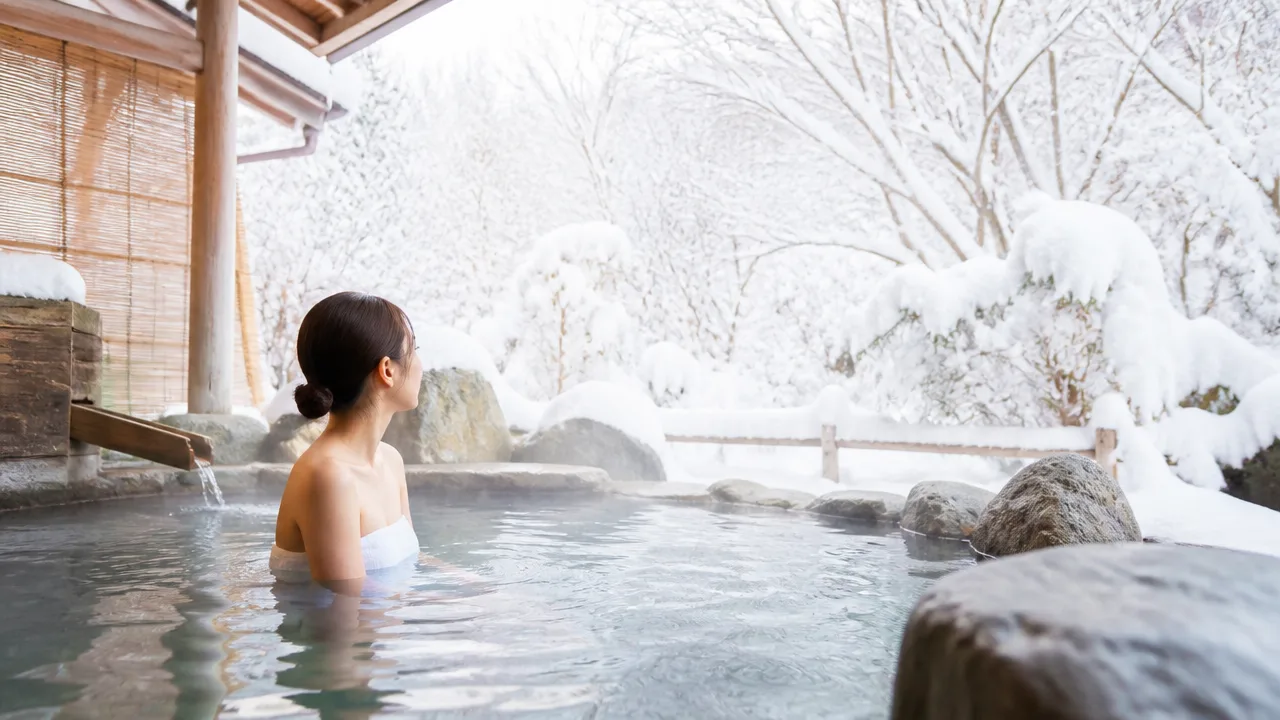 四万温泉で雪見露天風呂を満喫できる宿と冬旅の楽しみ方